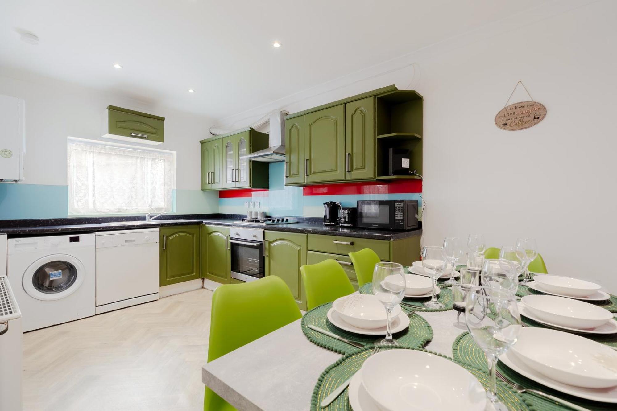 레드브리지 5Br House, Free Parking Offa12, Contractor, Big Families, Relocation 빌라 외부 사진